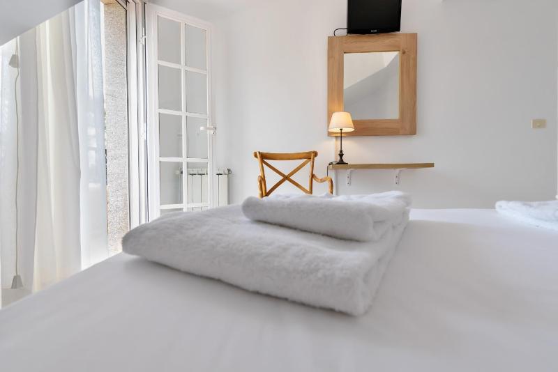 Double Room with Extra Bed image 3