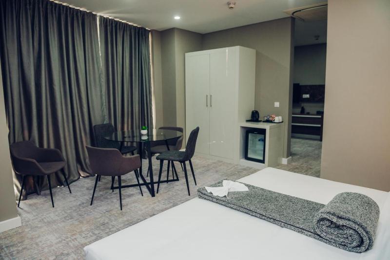 Polana Plaza Hotel - image 2