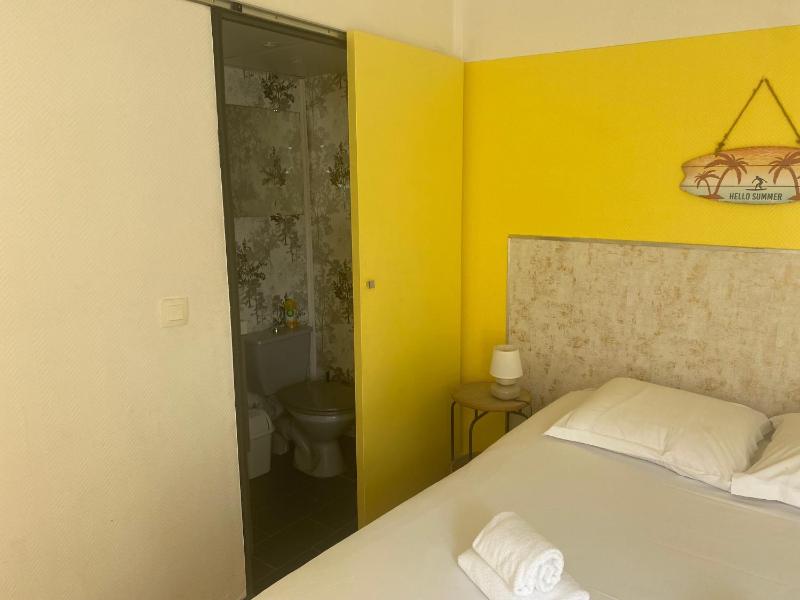 Small Double Room with Garden View image 3