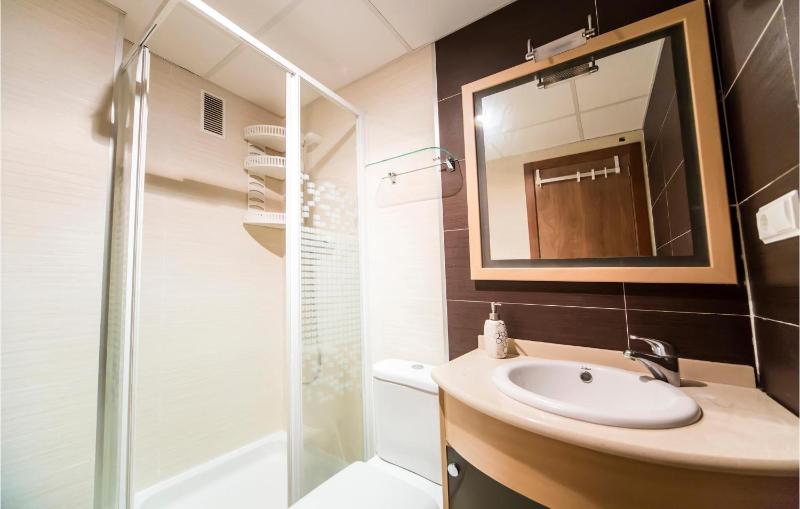 Awesome Apartment In Oropesa Del Mar With Sauna - image 18