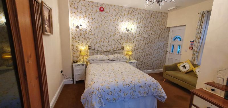 Budget Double Room image 2