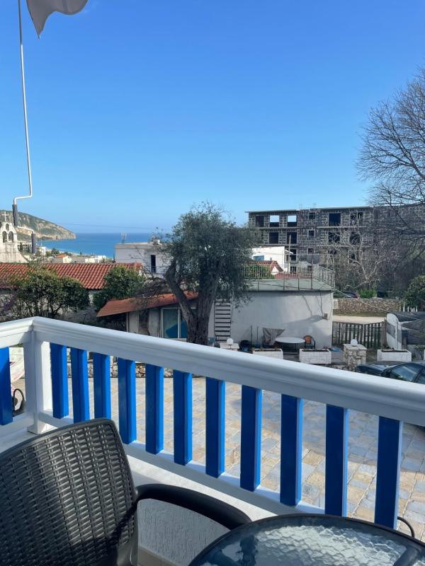 Double Room with Balcony image 3