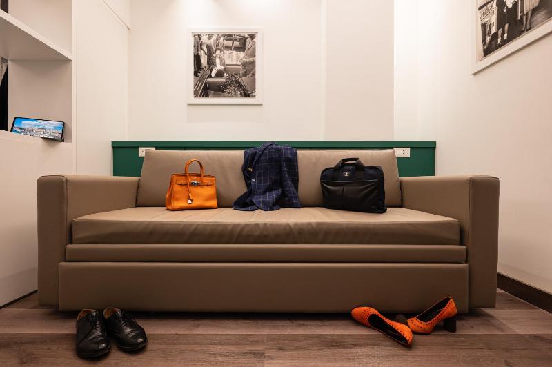 Deluxe Double or Twin Room image 4