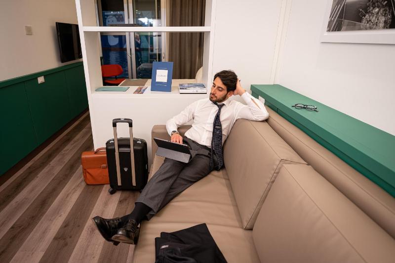 Deluxe Double or Twin Room image 3