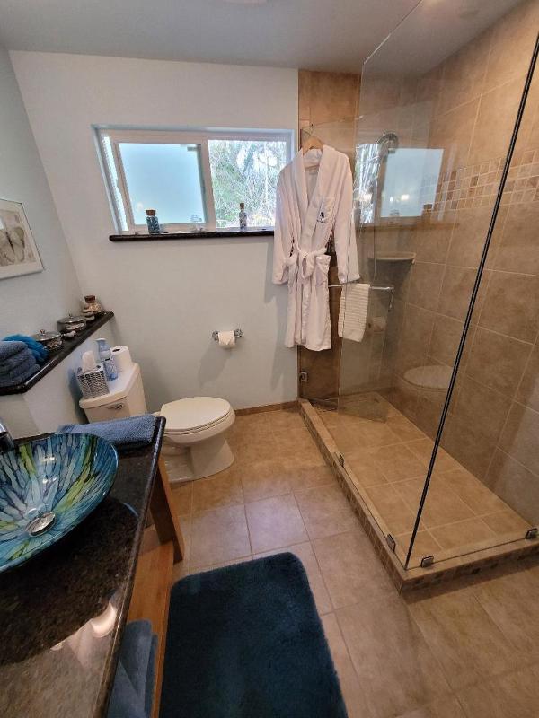 King Room with Garden View image 3