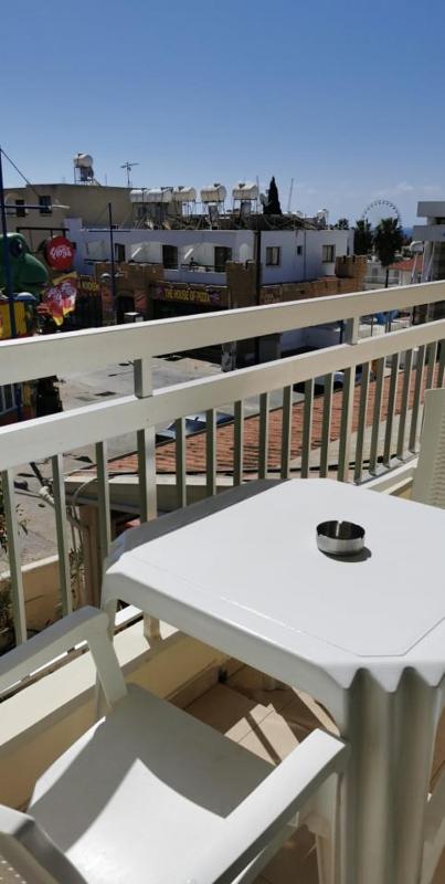Superior One-Bedroom Apartment (4 Adults) image 2
