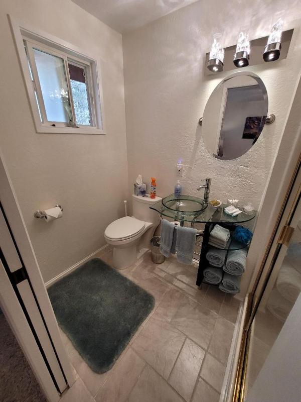 Standard Queen Room image 3