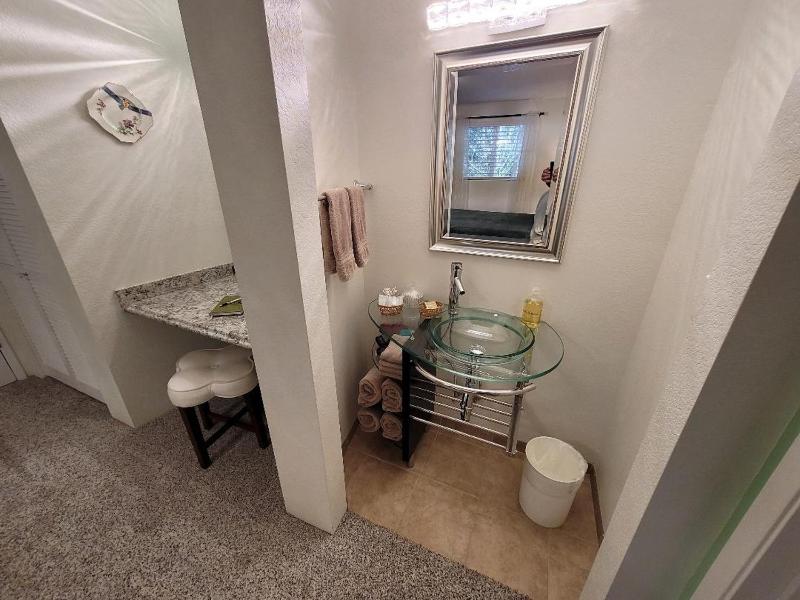Queen Room image 3
