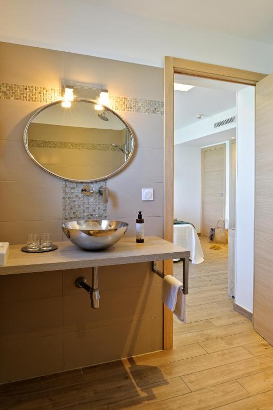 Comfort Double Room with Sea View image 4