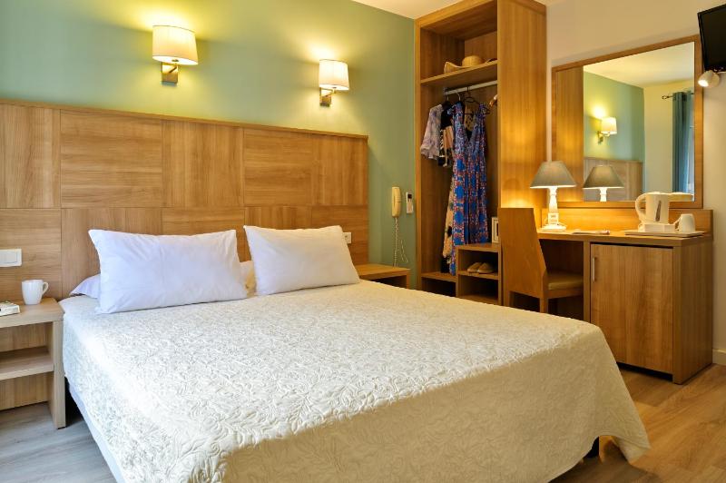 Standard Double or Twin Room - Parking side image 1