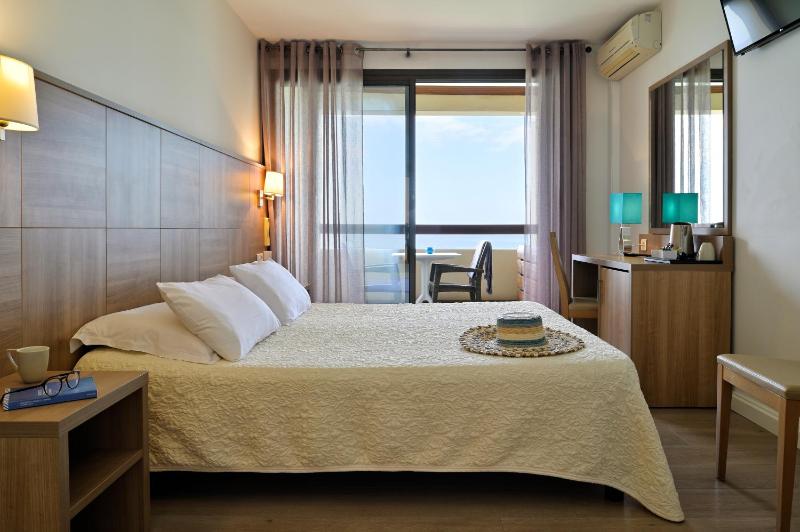 Double or Twin Room with Terrace and Sea View image 2