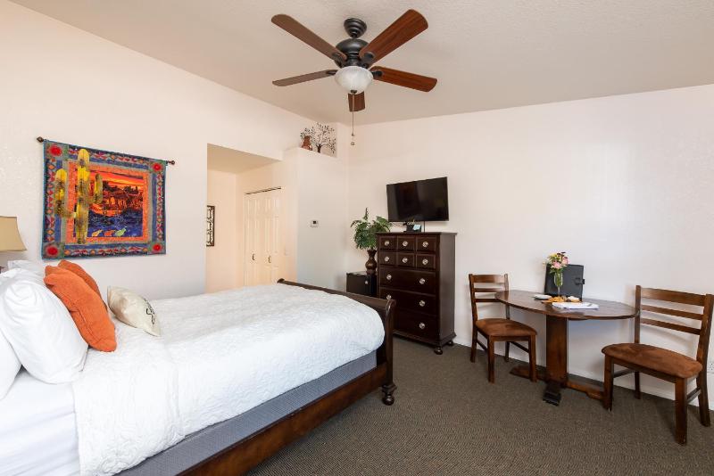 Whispering Creek Bed & Breakfast - image 49