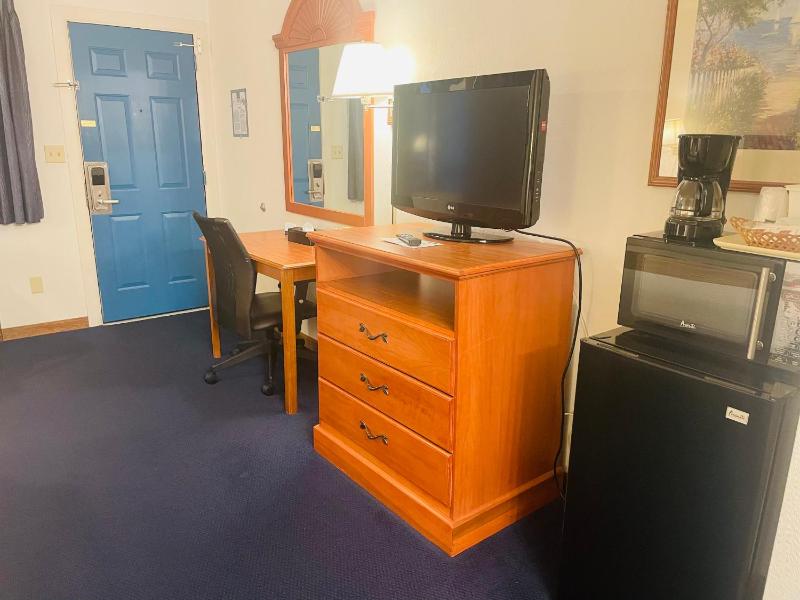 King Room image 3