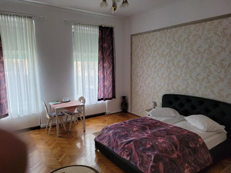 Double Room image 3