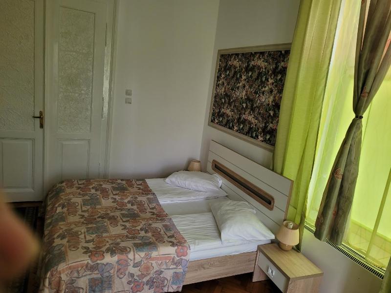 Double Room image 2