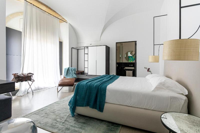 Deluxe Double Room image 1