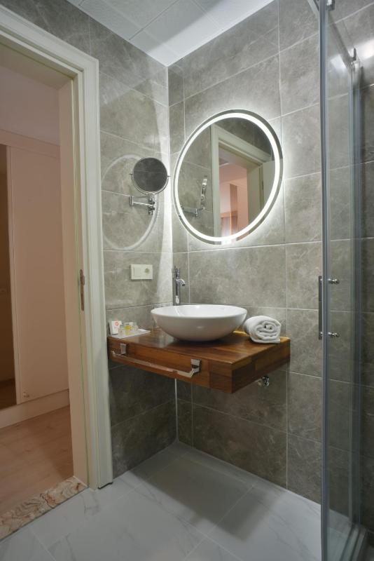 Double Room with Garden View image 3