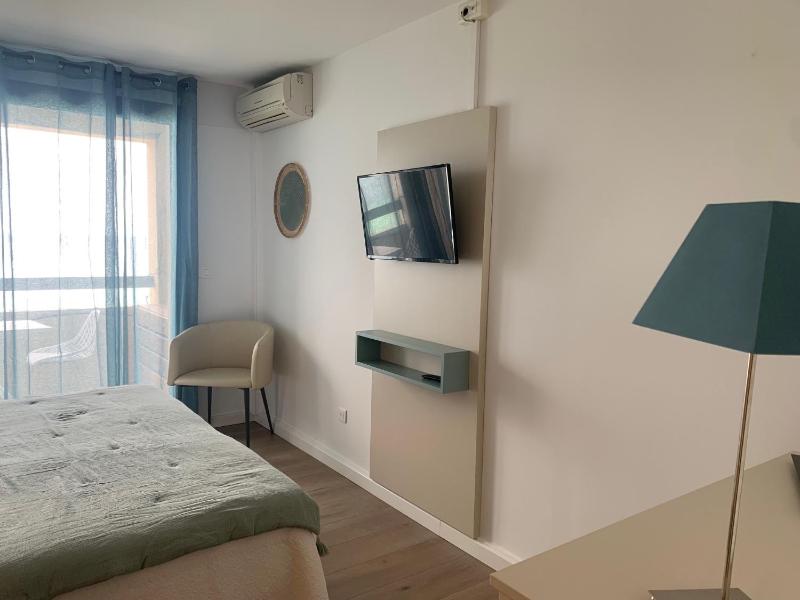 Double or Twin Room with Terrace and Sea View image 4
