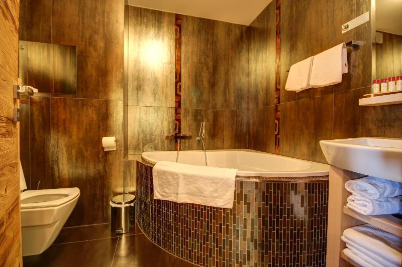 One-Bedroom Apartment in Main Hotel Building  image 3