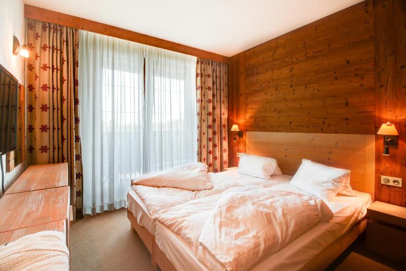 One-Bedroom Apartment in Main Hotel Building  image 2