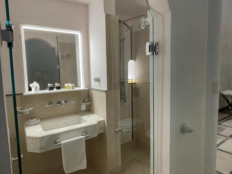 Deluxe Suite image 2