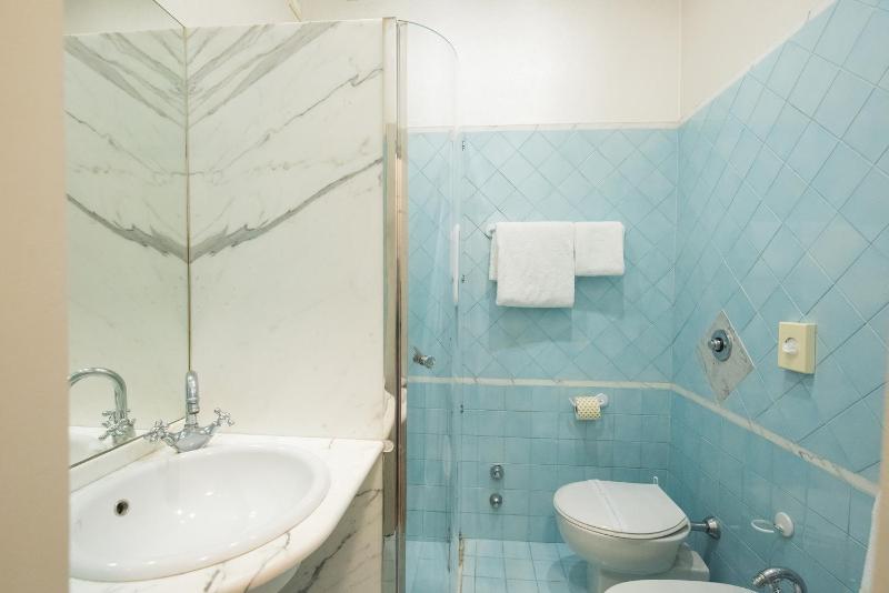 Triple Room with Sea View image 4