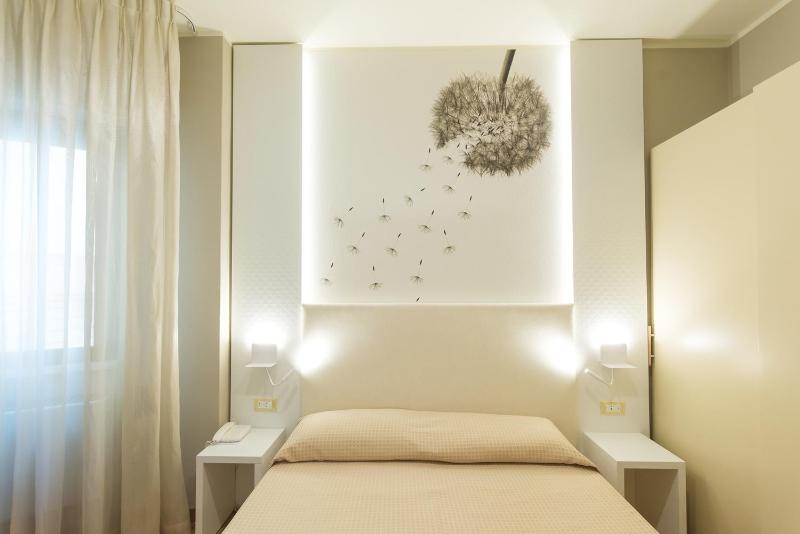 Standard Double Room image 4