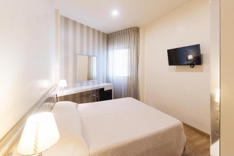 Standard  Double Room - Single Use image 1