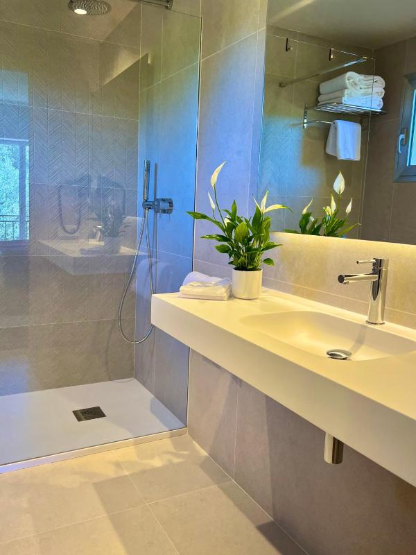 Superior Triple Room image 3