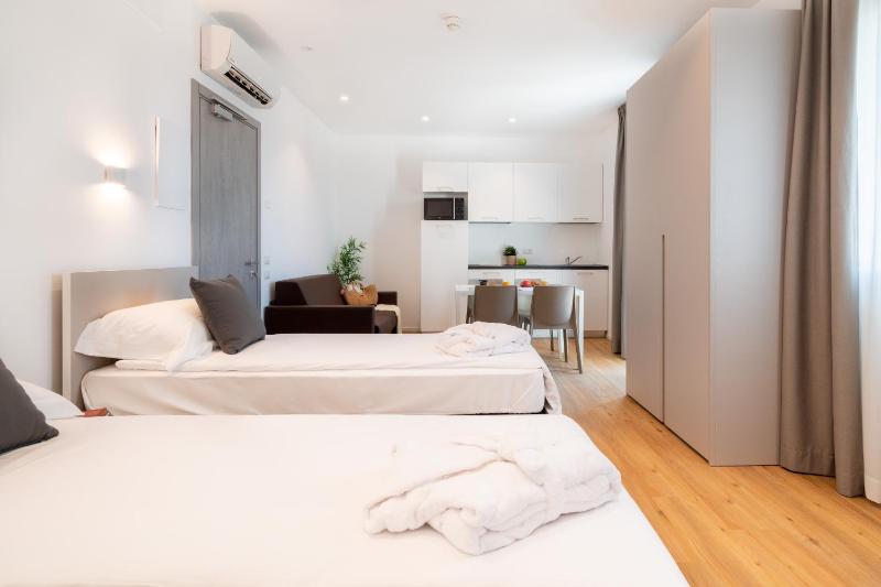 Superior Beach Aparthotel - image 11