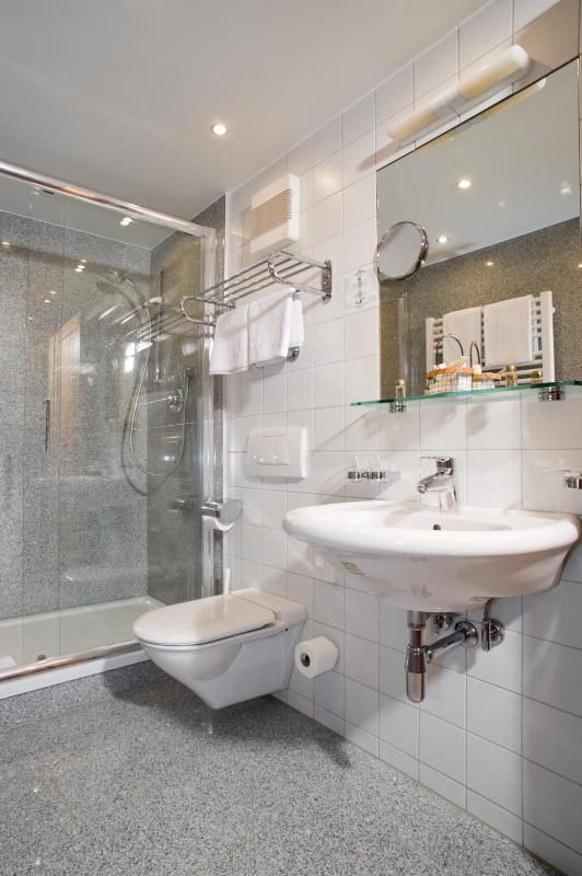 Deluxe Double Room with Balcony image 2