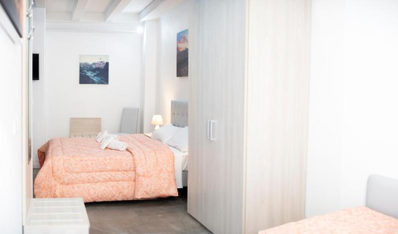 Quadruple Room image 4