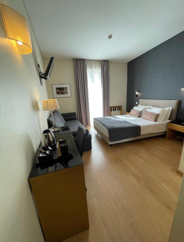 Superior Double Room with Extra Bed image 4