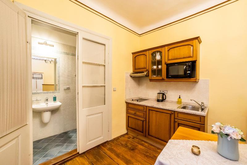 Studio (2 Adults) image 3