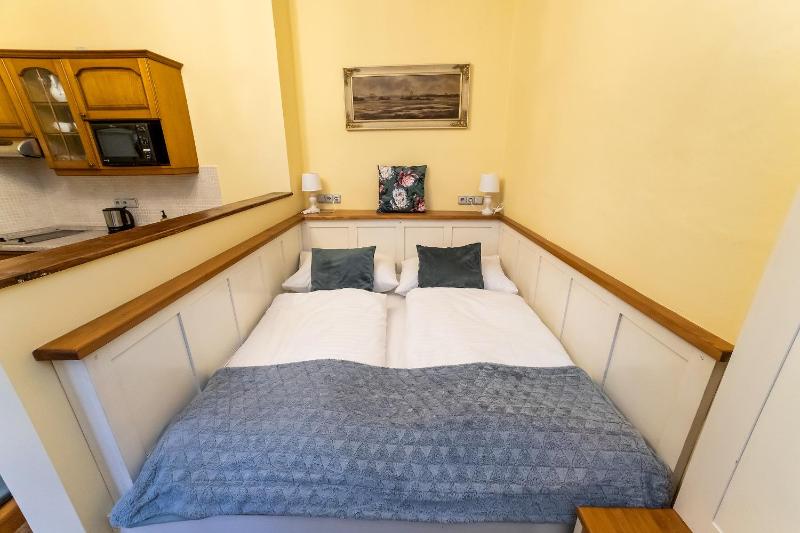 Studio (2 Adults) image 4