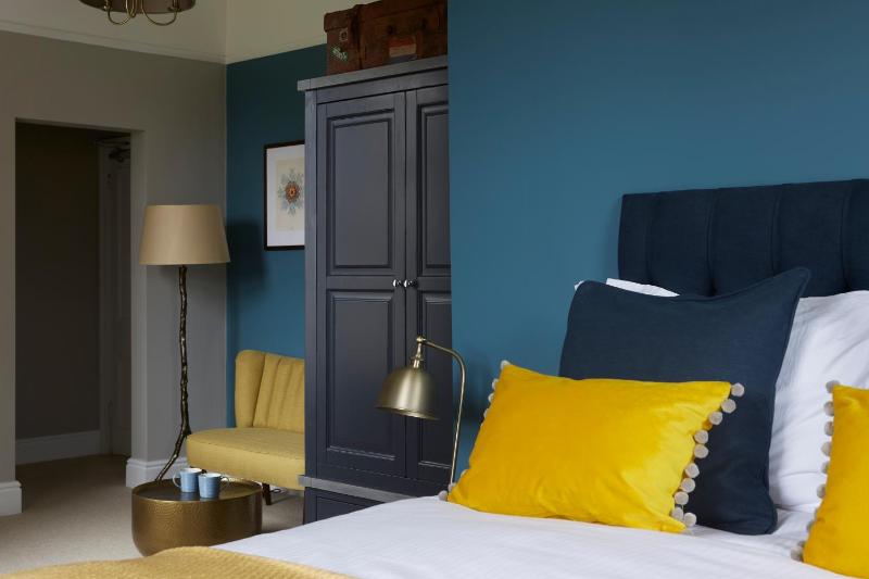 Deluxe King Suite image 3