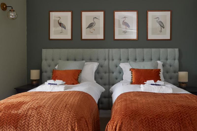 Deluxe King Room image 4