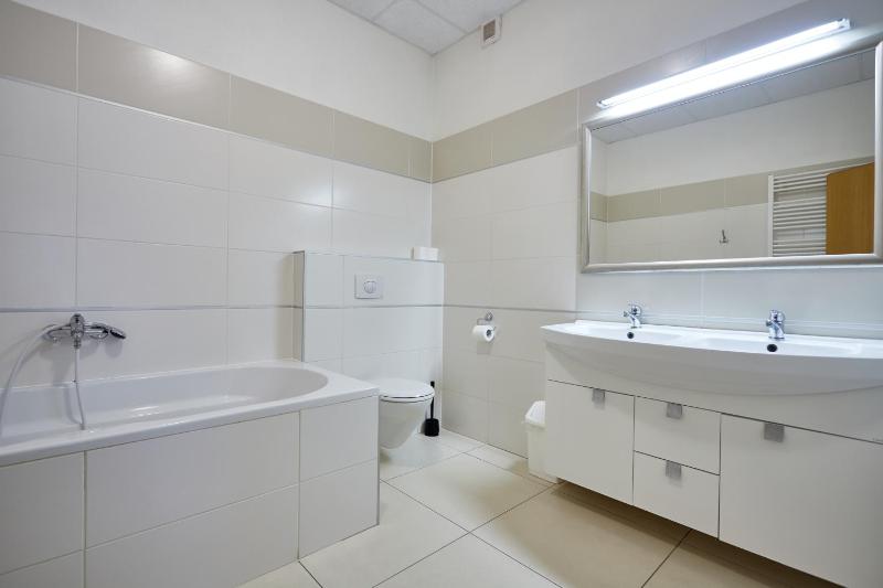 Quadruple Room with Bath image 3