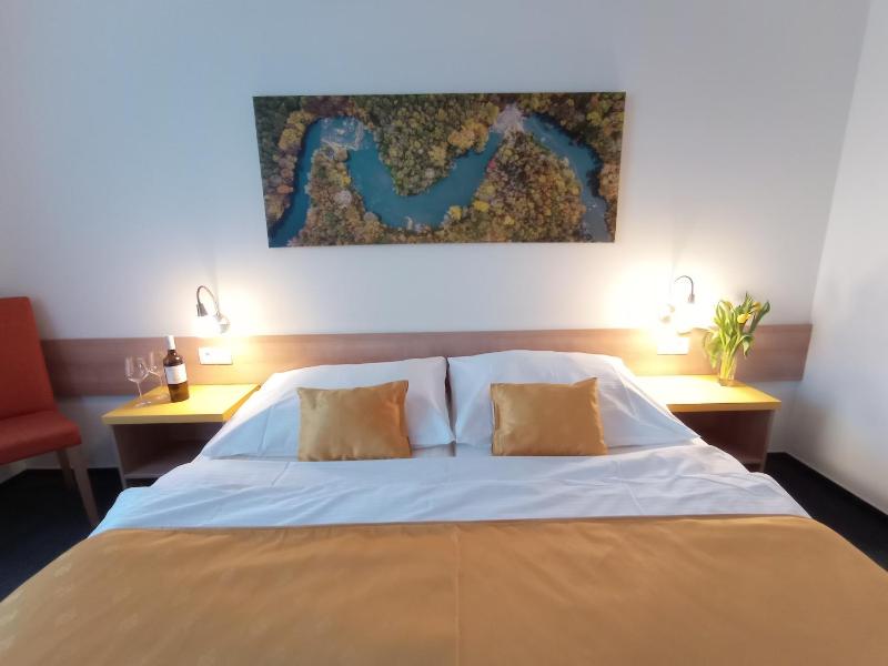 Triple Room with Balcony image 2