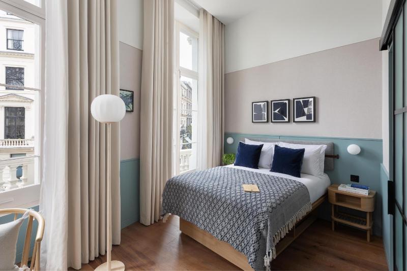 Queen Room image 1