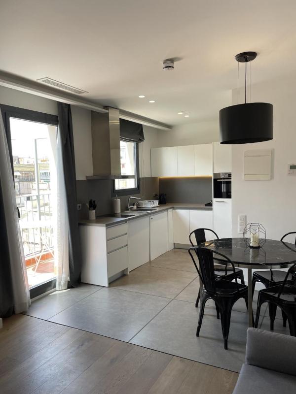 One-Bedroom Apartment image 2