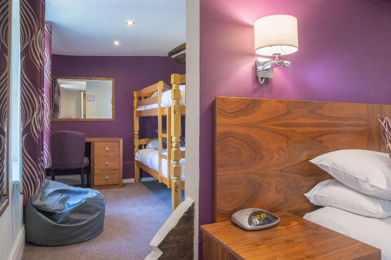 Executive Family Room with One Double Bed and One Single Bunk Bed image 1