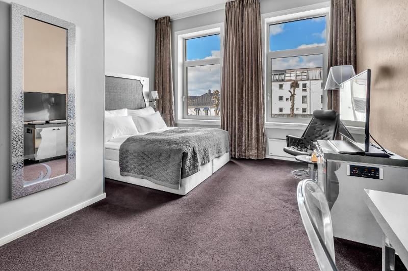 Superior Double Room image 1