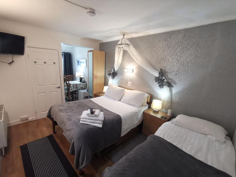 Quadruple Room image 1