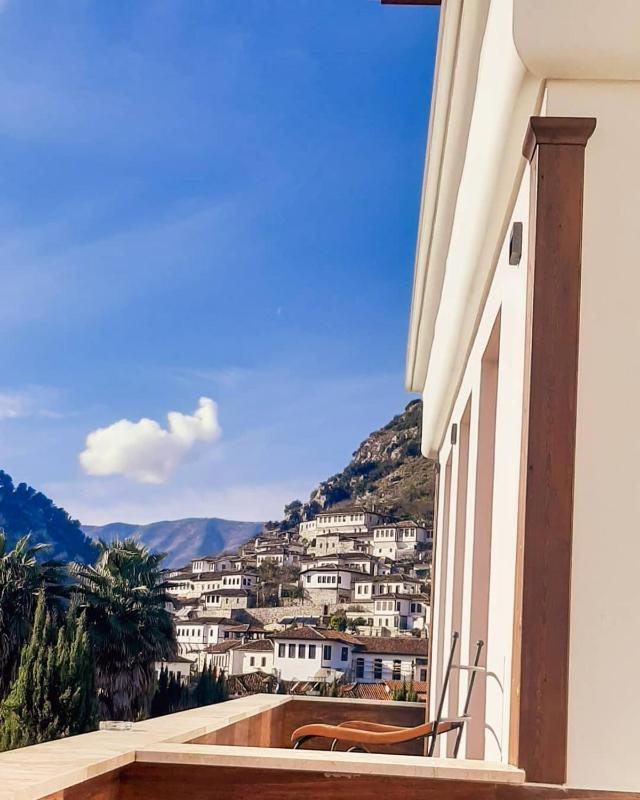 Double Room with Balcony image 1
