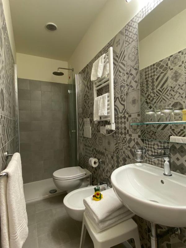 Standard Double Room image 2