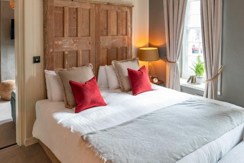 Classic Twin Room Friary - Annex image 4