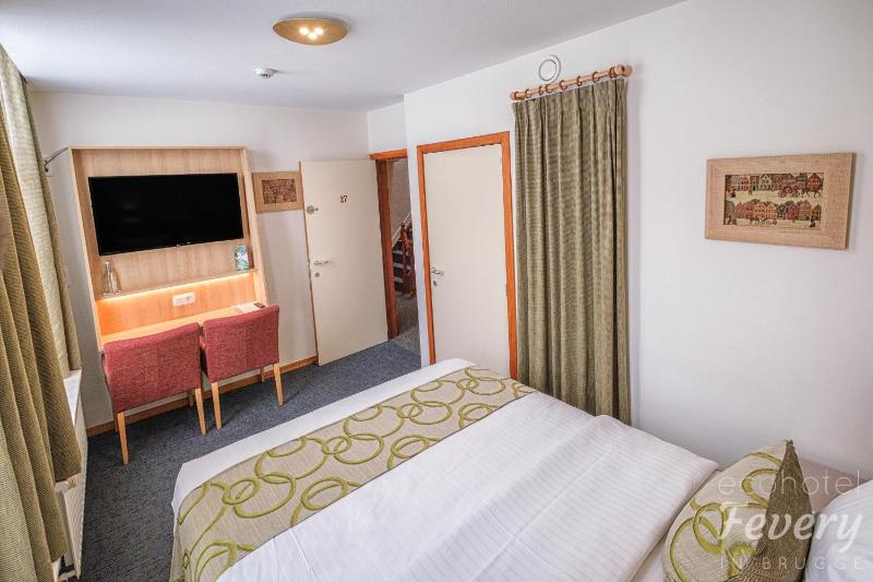 Budget Double Room image 4