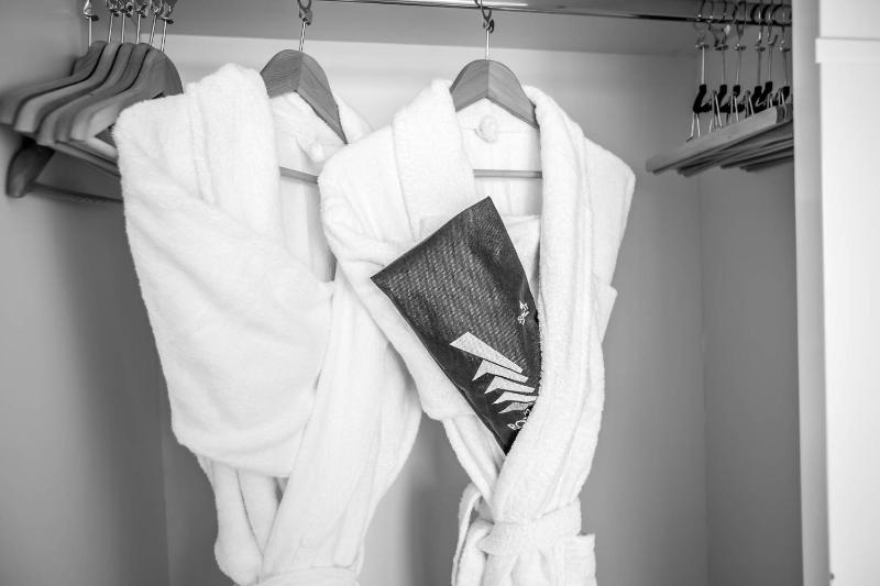 Classic Double or Twin Room image 3