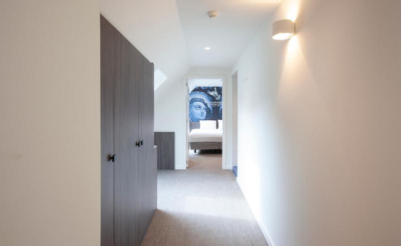 Family Room image 3